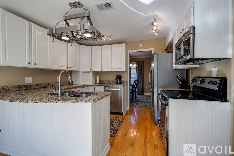 2111 Putnam Lane 3 Beds Single Family Home for Rent - Photo gallery 5
