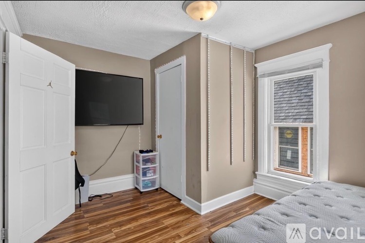 1541 West St 3 Beds Apartment for Rent - Photo gallery 3