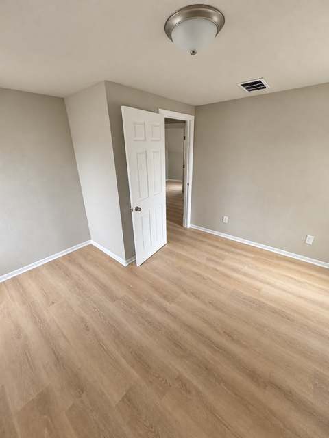 1311 Oak Street 3 Beds Apartment for Rent