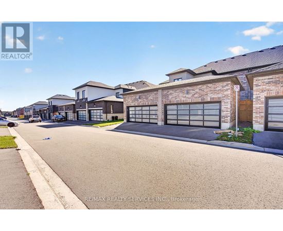 225 CORONATION ROAD 3 Beds Home, Townhouse for Rent - Photo gallery 2