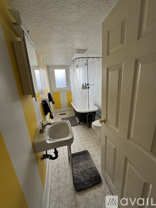 242 E Kelsey Avenue 1 Apartment for Rent - Photo gallery 4