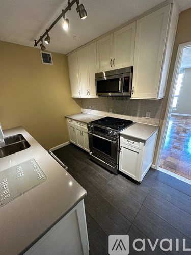 77 Pond Avenue 3 Beds Apartment for Rent
