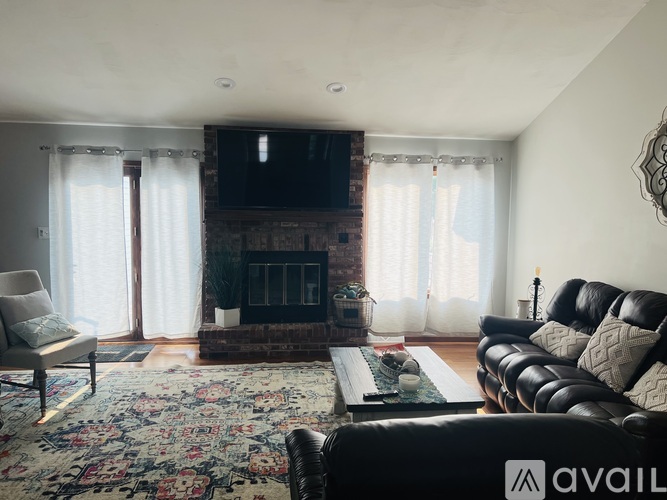 329 Golf Road 5 Beds Single Family Home for Rent - Photo gallery 3