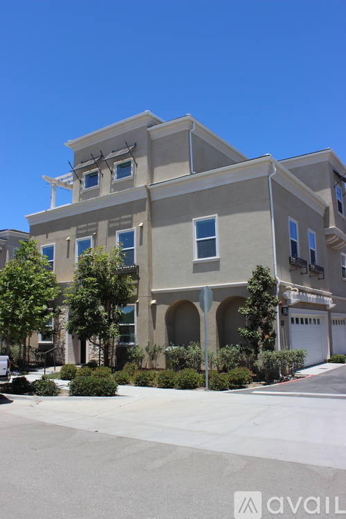 647 Winchester Drive 3 Beds Condo for Rent - Photo gallery 1