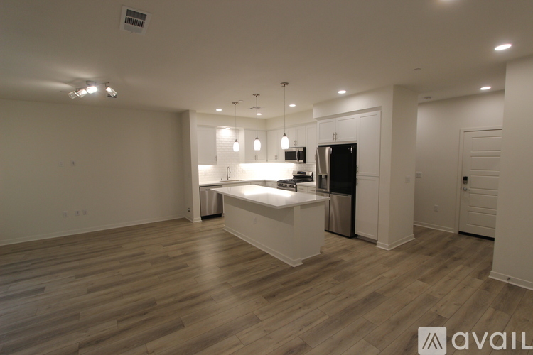 647 Winchester Drive 3 Beds Condo for Rent - Photo gallery 2