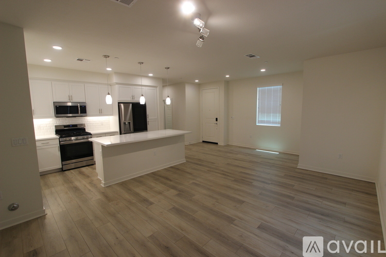 647 Winchester Drive 3 Beds Condo for Rent - Photo gallery 3
