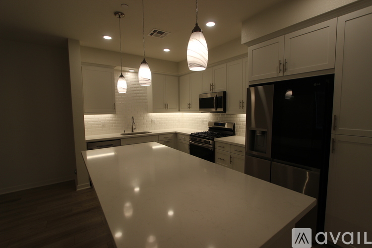 647 Winchester Drive 3 Beds Condo for Rent - Photo gallery 4