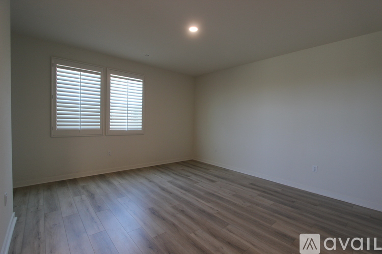 647 Winchester Drive 3 Beds Condo for Rent - Photo gallery 5