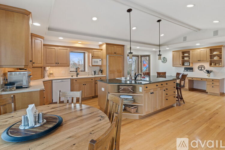 8820 Neal Avenue North 5 Beds Single Family Home for Rent - Photo gallery 5