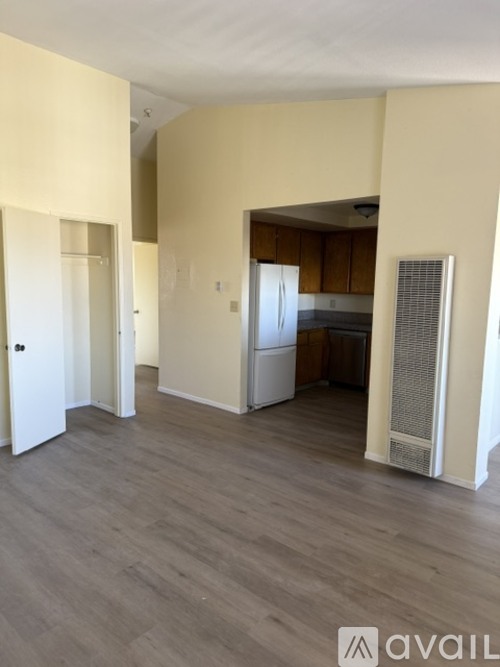 13527 Lemoli Avenue 3 Beds Apartment for Rent - Photo gallery 2