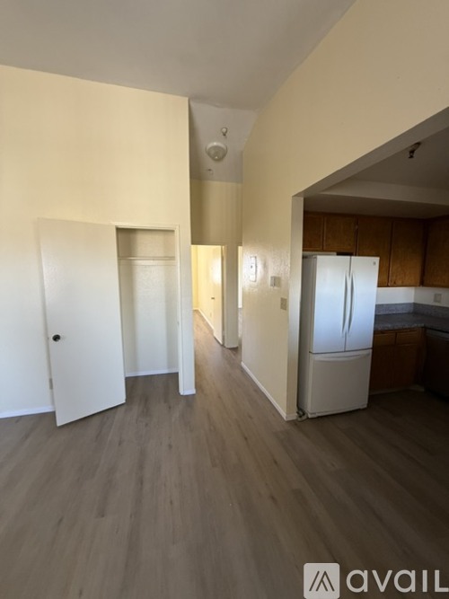 13527 Lemoli Avenue 3 Beds Apartment for Rent - Photo gallery 3