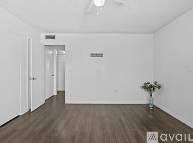 1000 Lake Of The Woods Boulevard 1 Condo for Rent - Photo gallery 4
