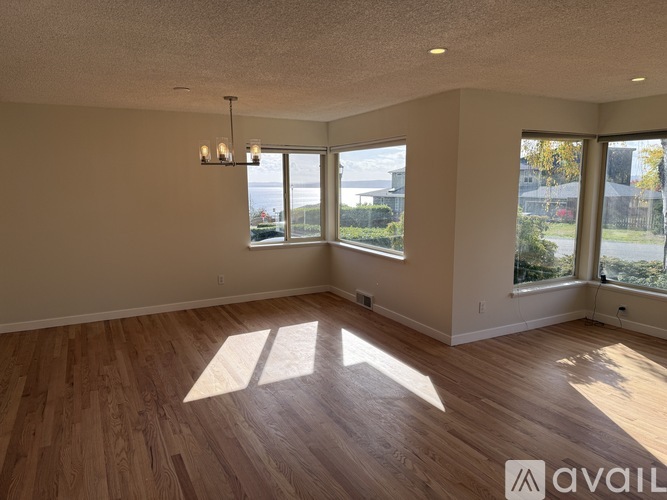 10702 39th Avenue Southwest 3 Beds Single Family Home for Rent - Photo gallery 4