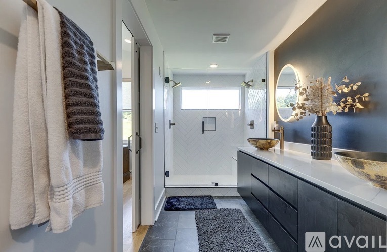 702 West 4th Street 4 Beds Single Family Home for Rent - Photo gallery 5