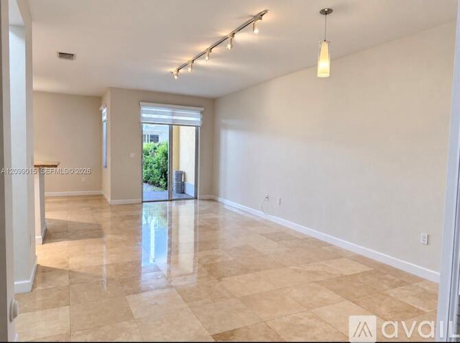 10711 NW 75th Ln 3 Beds Townhouse for Rent - Photo gallery 2