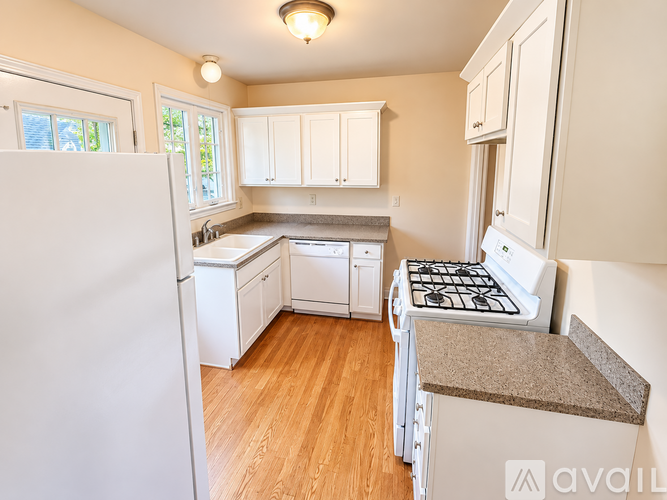 401 Russell St 4 Beds Single Family Home for Rent - Photo gallery 3