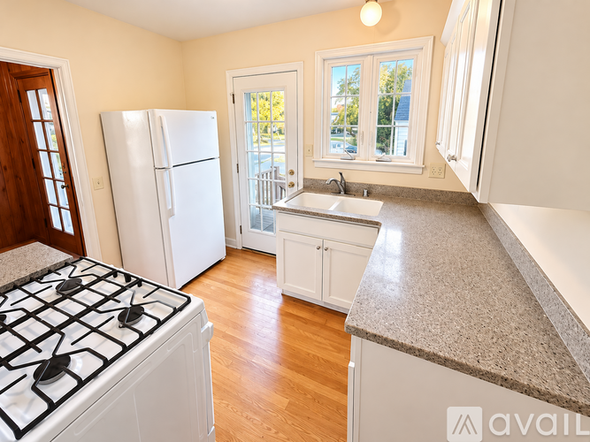 401 Russell St 4 Beds Single Family Home for Rent - Photo gallery 4