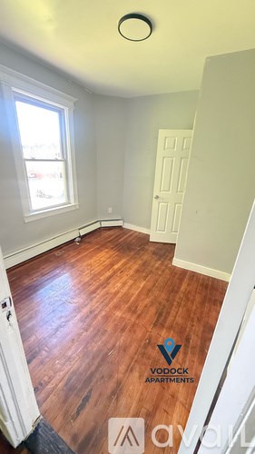 14 Hillside Ave 2 Beds Apartment for Rent