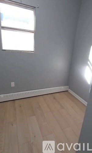 100 Redwood Ave 3 Beds Apartment for Rent