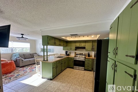 9216 N Alpinia Dr 3 Beds Apartment for Rent
