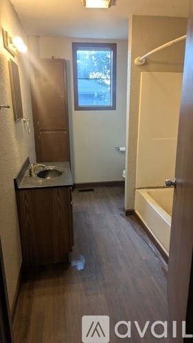 418 W 4Th St 4 Beds Apartment for Rent