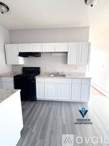 52 Maple Ave 3 Beds Apartment for Rent
