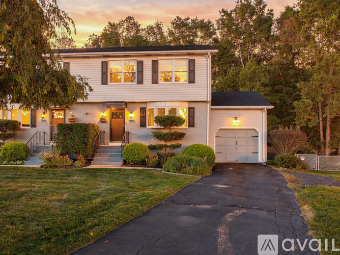 62 Longo Drive 3 Beds Townhouse for Rent - Photo gallery 1