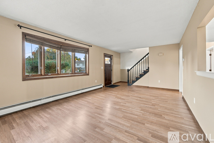 62 Longo Drive 3 Beds Townhouse for Rent - Photo gallery 3