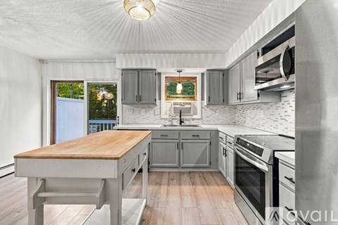 62 Longo Drive 3 Beds Apartment for Rent