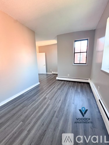 52 Maple Ave 2 Beds Apartment for Rent