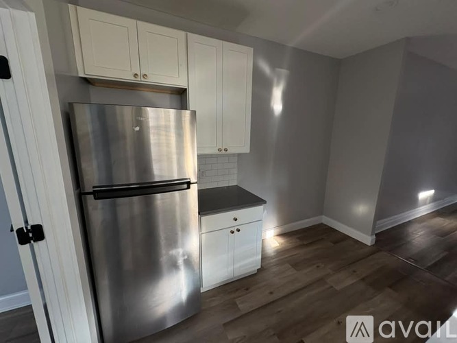 77 Ashland Ave 2 Beds Apartment for Rent - Photo gallery 1