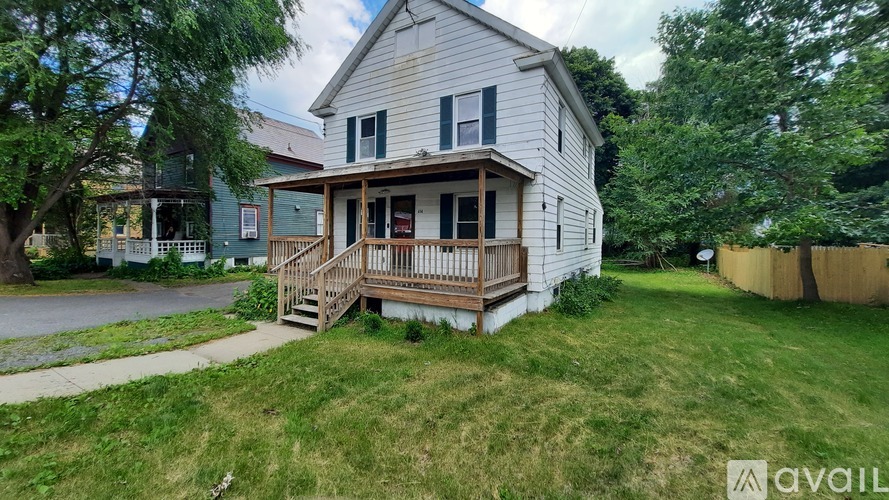 414 Lower Main Street 3 Beds Single Family Home for Rent - Photo gallery 1