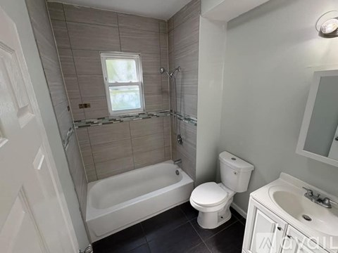 221 N 15Th St 3 Beds Apartment for Rent