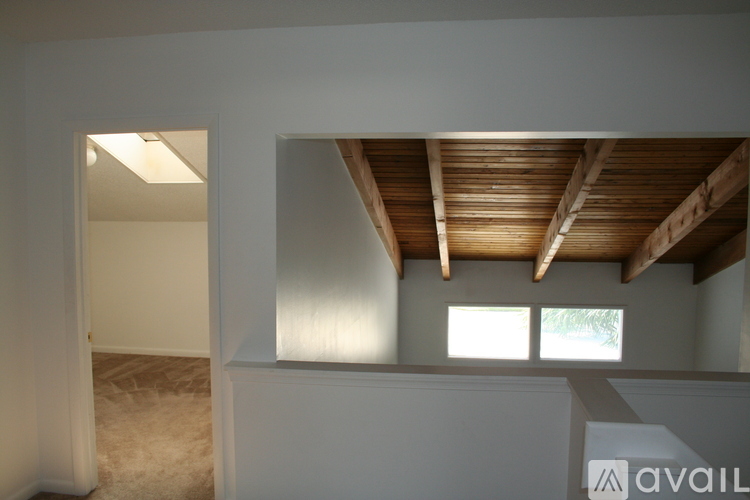 683 Dover Street 4 Beds Townhouse for Rent - Photo gallery 3