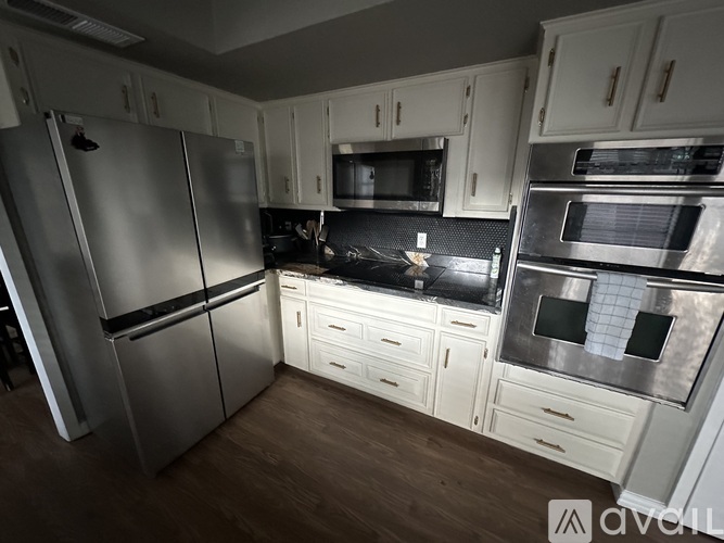 46 Lakewood Drive 5 Beds Single Family Home for Rent - Photo gallery 3