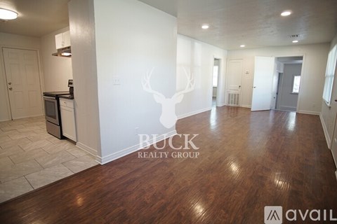 1400 NE 43Rd St 3 Beds Apartment for Rent