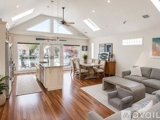 70 Suffolk Road 2 Beds Single Family Home for Rent - Photo gallery 3
