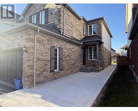 A house with a garage is for sale in Brockage.