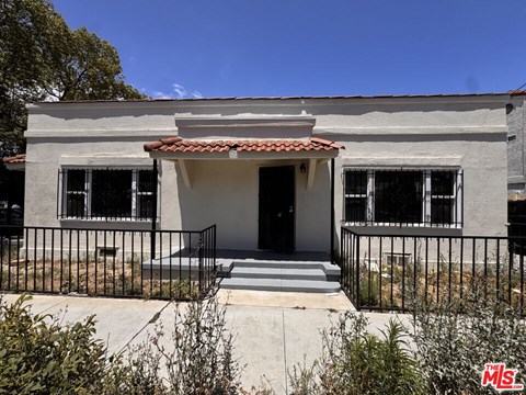 1100 St. Louis Ave 2 Beds Apartment for Rent