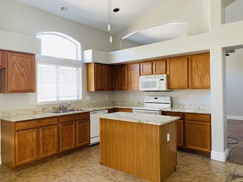 514 S Labelle 3 Beds Apartment for Rent