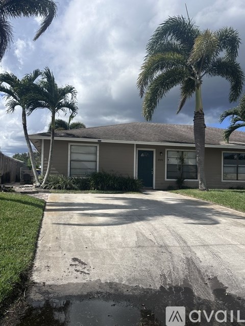 8920 SE Hobe Ridge Ave 2 Beds Apartment for Rent