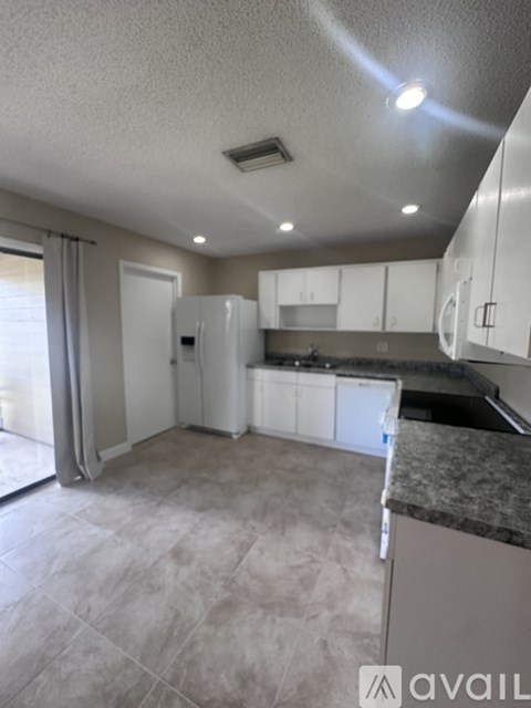 8920 SE Hobe Ridge Ave 2 Beds Apartment for Rent