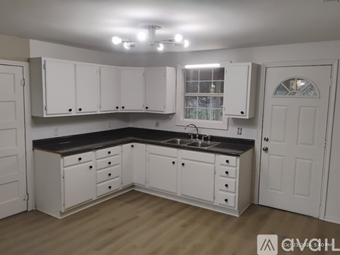 616 Kevin St 3 Beds Apartment for Rent