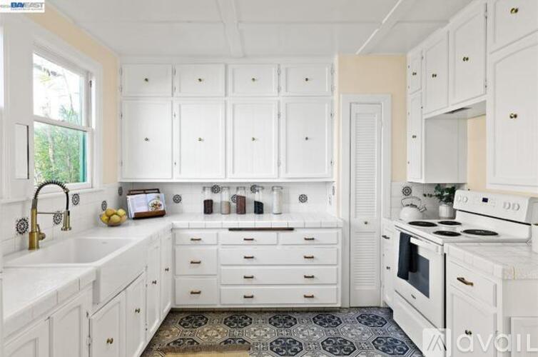 2512 Clay St 2 Beds Single Family Home for Rent - Photo gallery 1