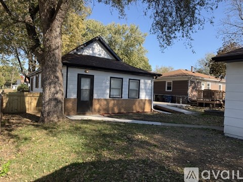 2401 Maple St 4 Beds Apartment for Rent