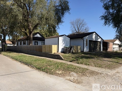 2401 Maple St 4 Beds Apartment for Rent