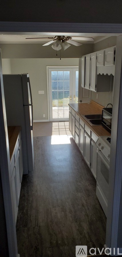 2605 Avenue H 3 Beds Apartment for Rent