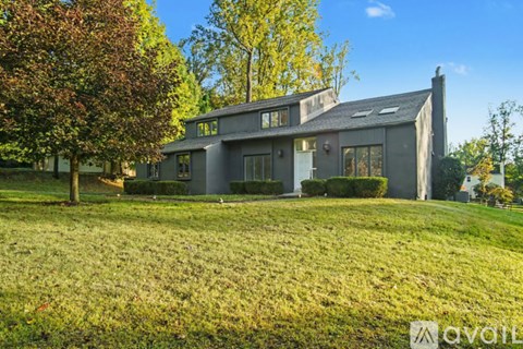 33 Harvey Ln 4 Beds Apartment for Rent