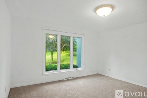 33 Harvey Ln 4 Beds Apartment for Rent