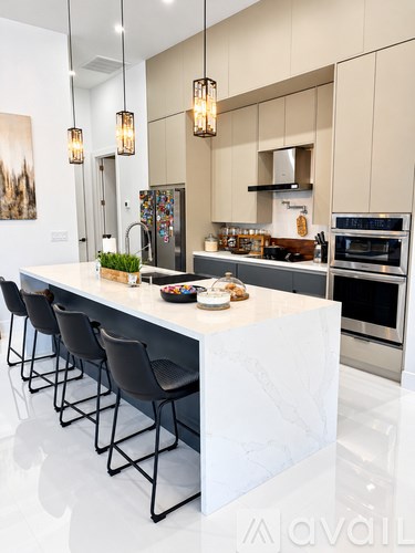 1019 SW 8Th Ct 4 Beds Apartment for Rent